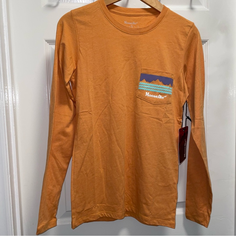 Moosejaw T Shirt Small Women’s Long Sleeve Mountains Gold NWT